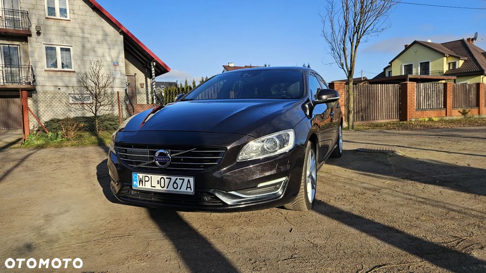 Volvo V60 D6 Plug-In-Hybrid AWD Geartronic Summum - 1