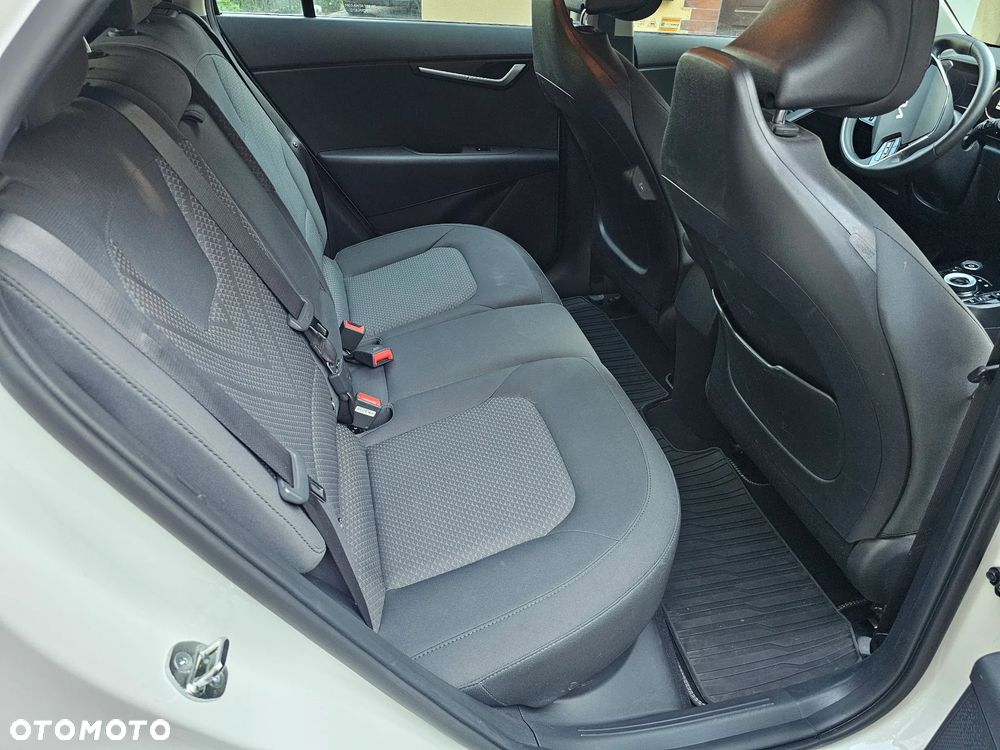 Kia Niro 64kWh M - 7