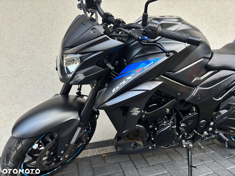 Suzuki GSX - 6
