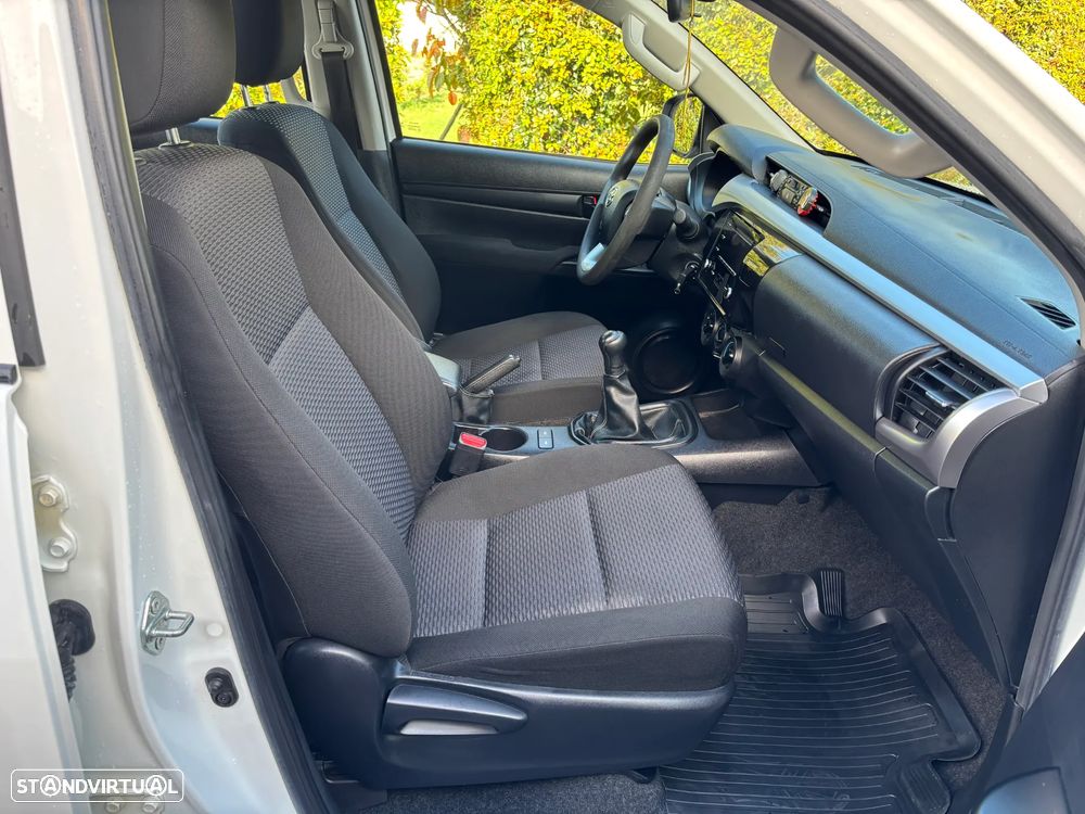 Toyota Hilux 2.4D 4WD CD IVA Dedutivel - 14