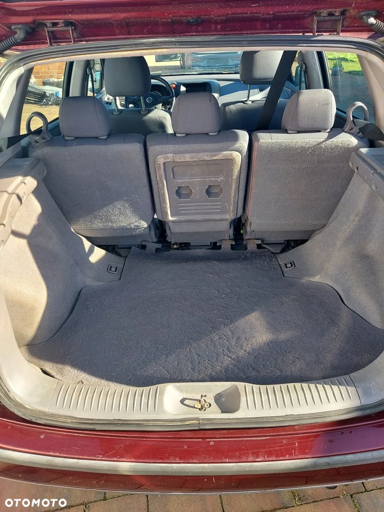 Nissan Almera Tino tekna - 11