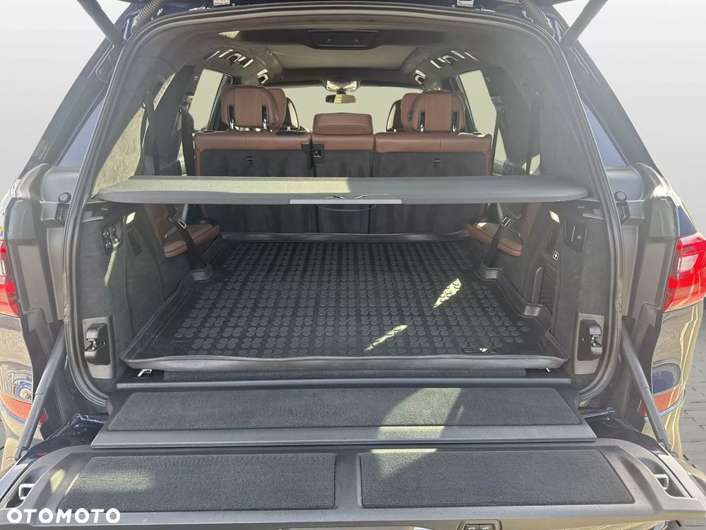 BMW X7 M50d sport - 17