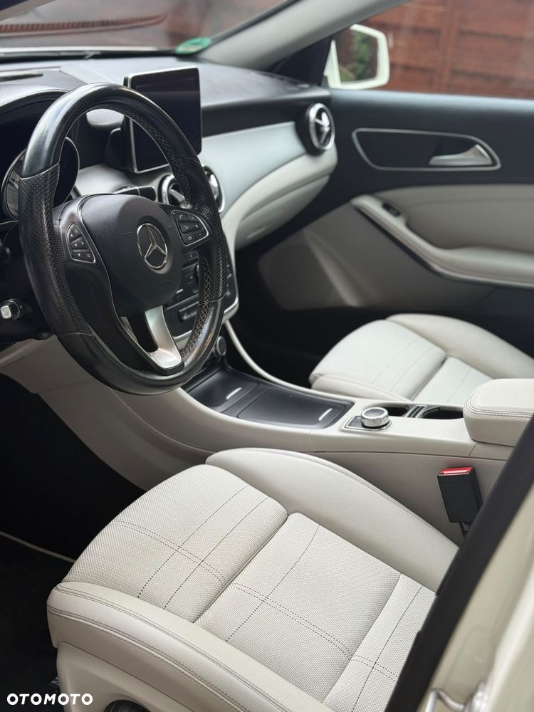Mercedes-Benz GLA - 34