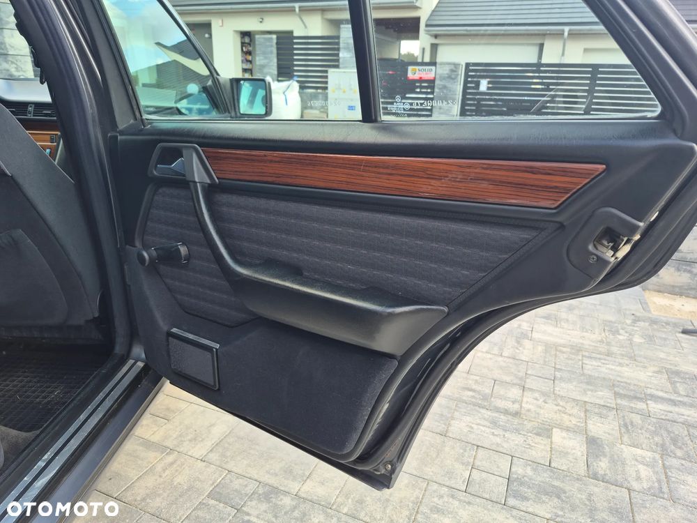 Mercedes-Benz W124 (1984-1993) - 25