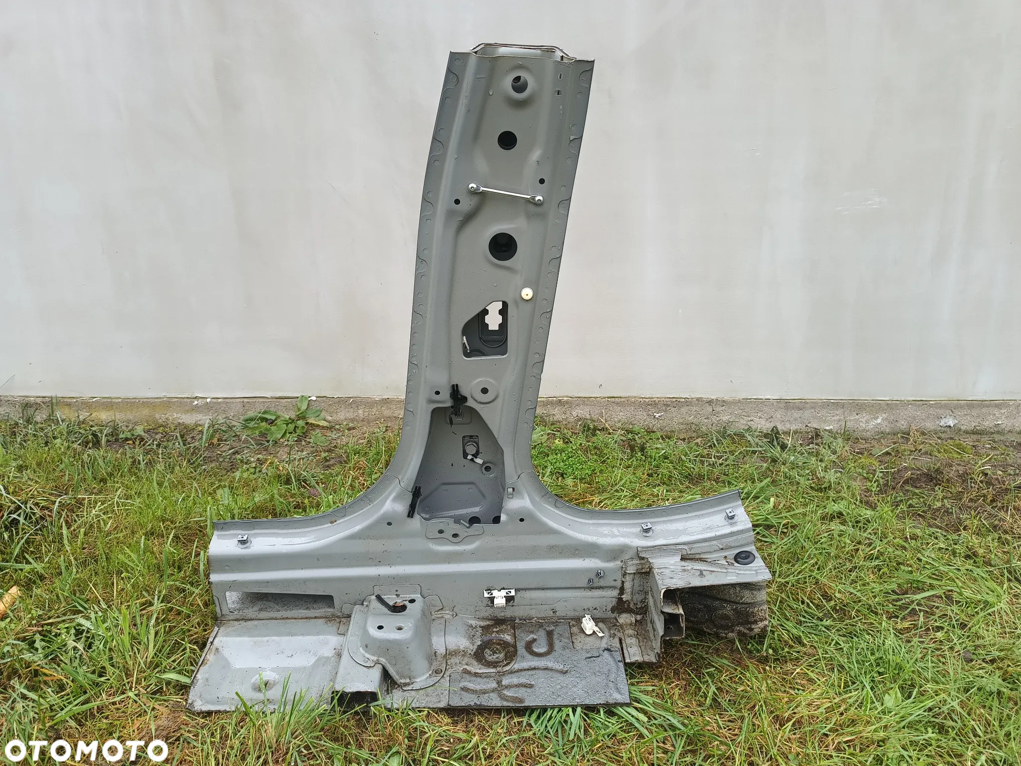 MINI F54 Clubman słupek próg prawy - 3