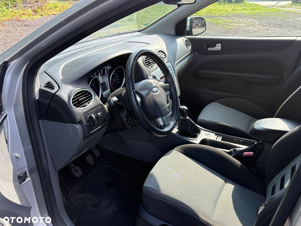 Ford Focus 1.6 16V Ambiente - 14