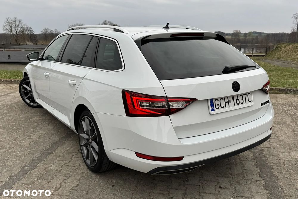 Skoda Superb 2.0 TDI Sportline - 18