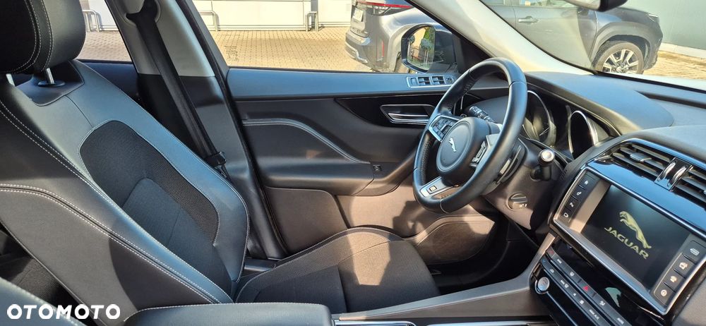 Jaguar F-Pace 2.0 i4D AWD R-Sport - 11