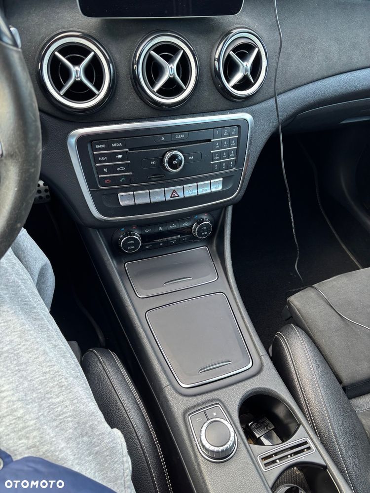 Mercedes-Benz GLA 200 7G-DCT - 8