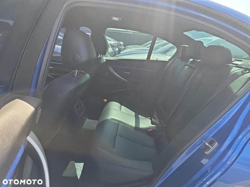 BMW Seria 3 340i M Sport - 10