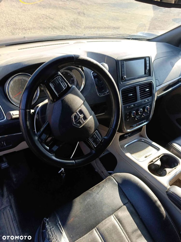 Dodge Grand Caravan - 29