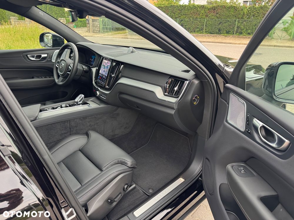 Volvo XC 60 T8 AWD Ultra Black Edition - 22