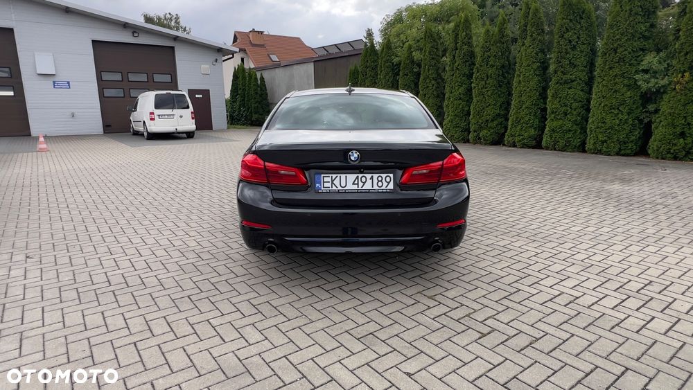 BMW Seria 5 520i Sport Line - 37