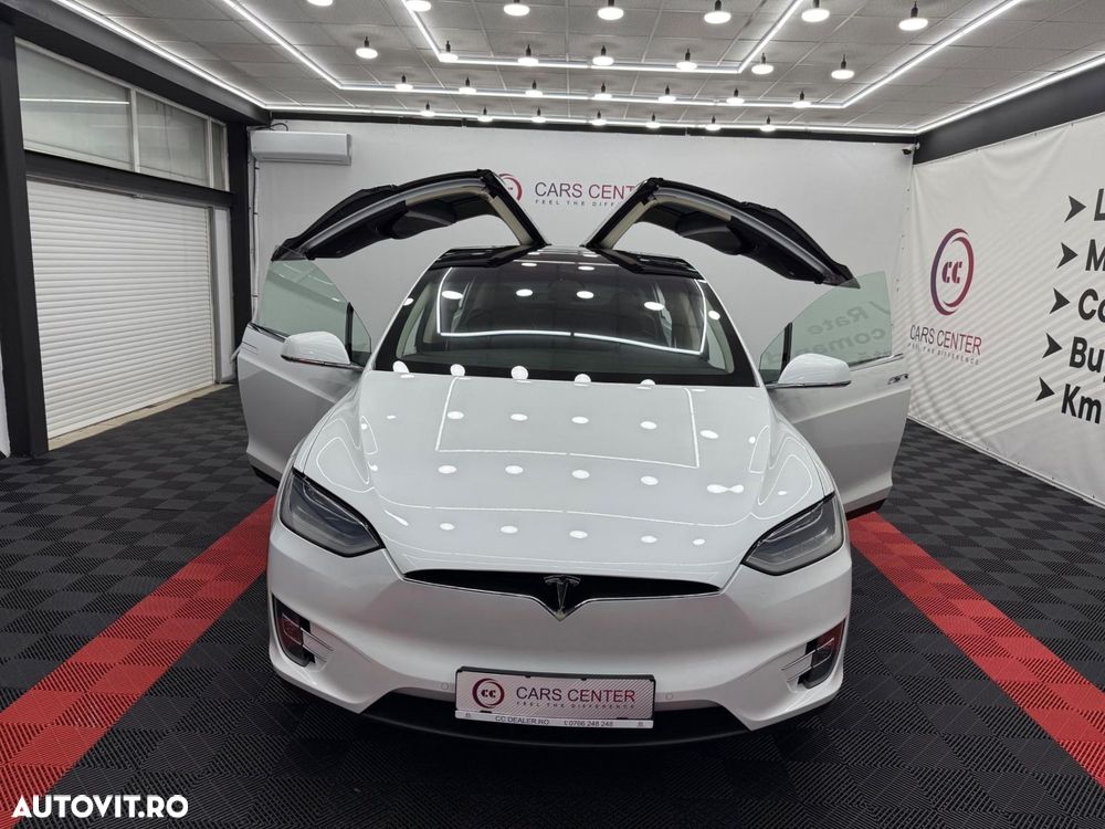 Tesla Model X - 20