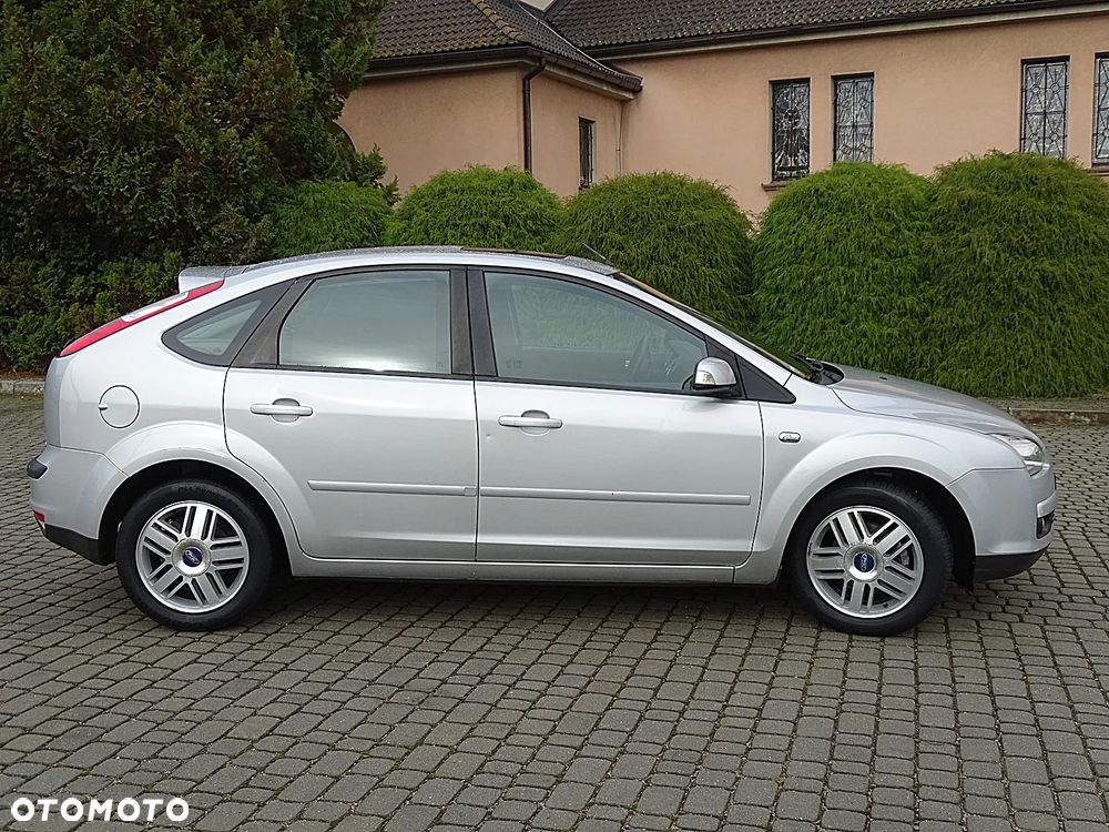 Ford Focus 1.8 FF Ghia - 11