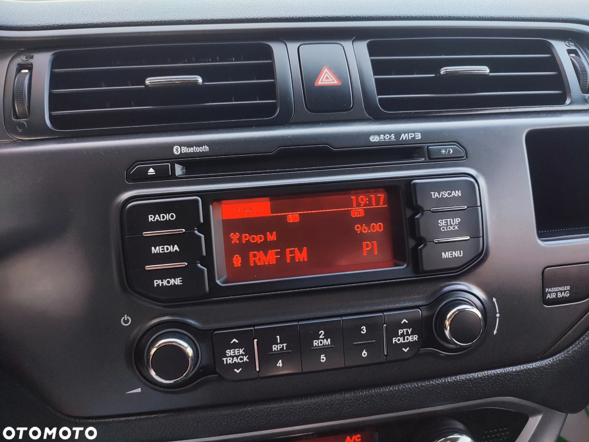 Kia Rio 1.4 Dream Team Edition - 35