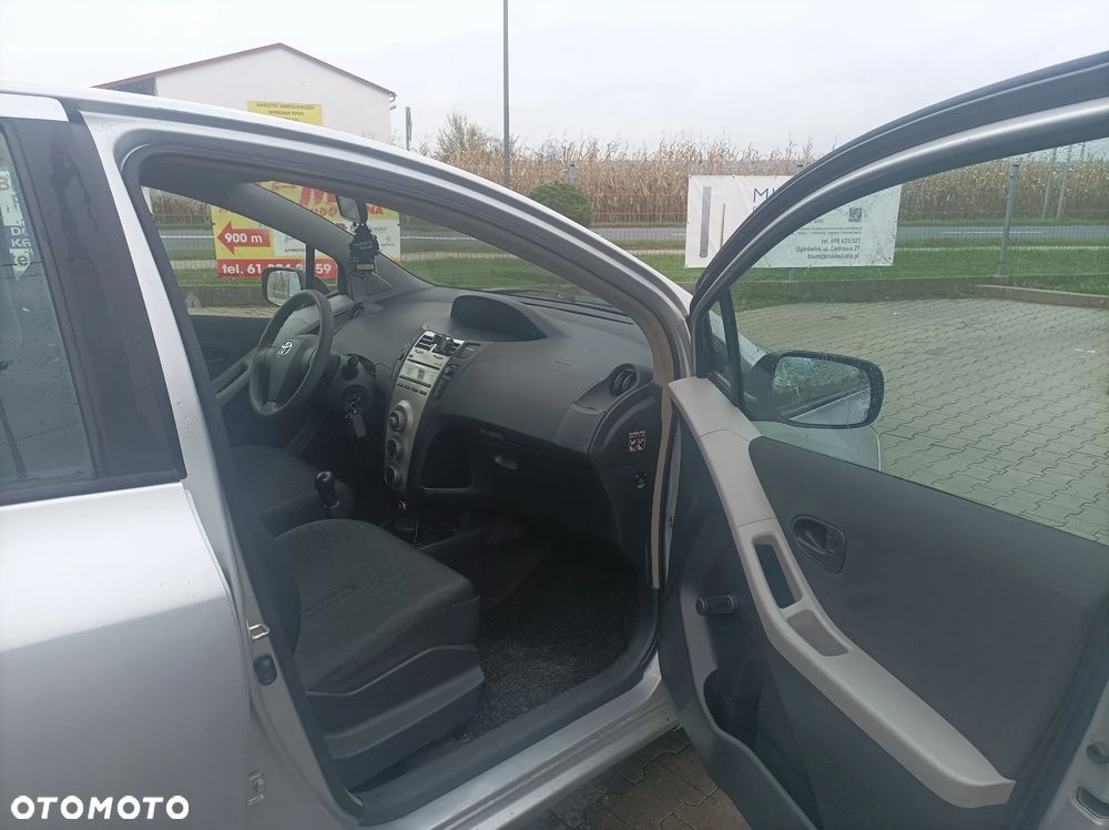 Toyota Yaris - 4