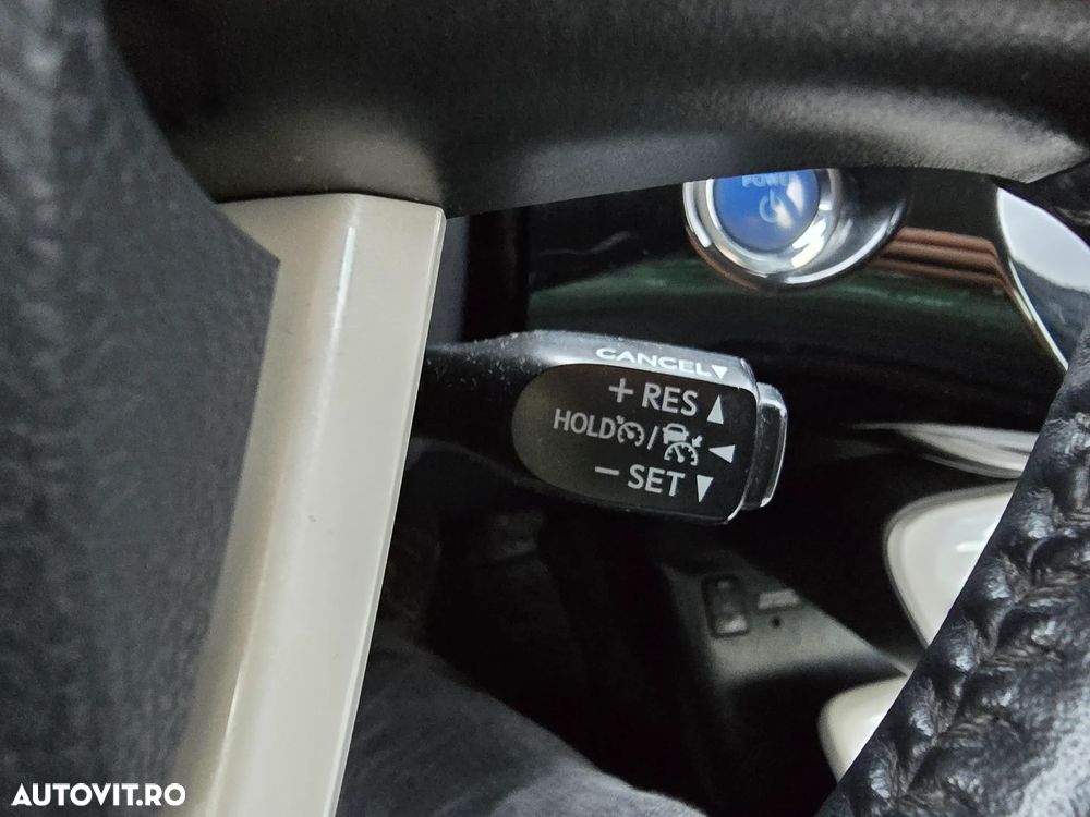 Toyota Prius Hybrid - 14