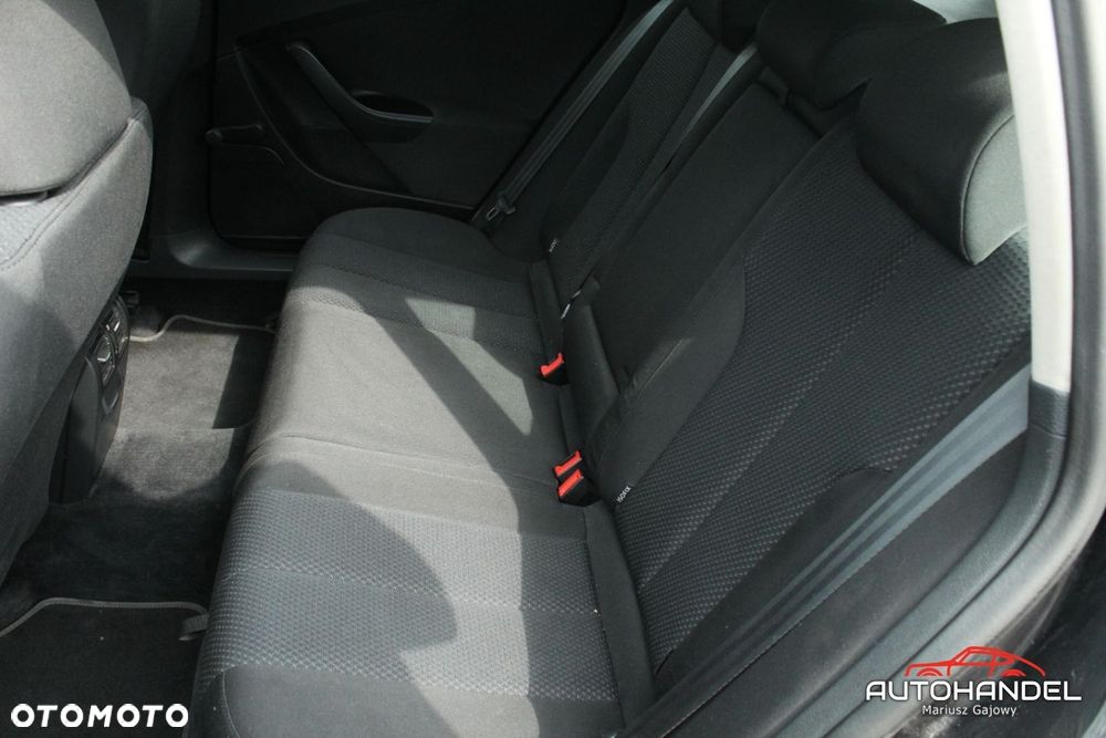 Volkswagen Passat - 16