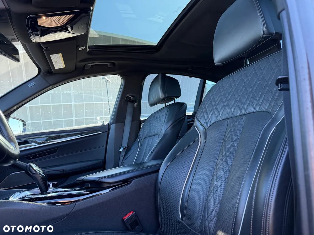 BMW Seria 5 M550i xDrive - 10