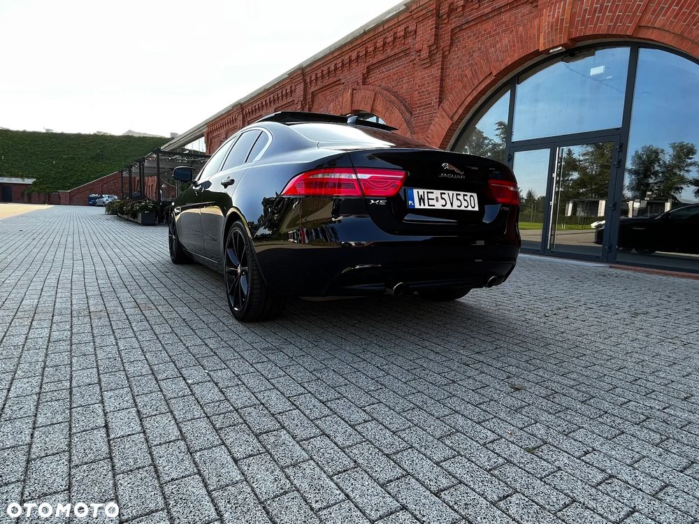 Jaguar XE 25t Prestige - 9