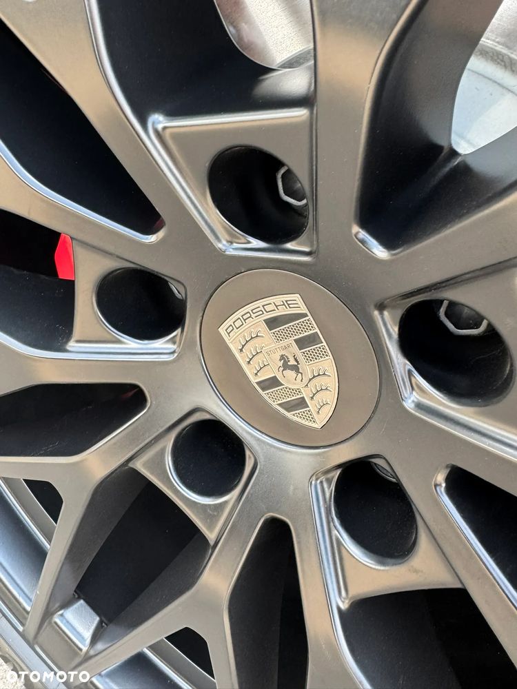 Porsche Cayenne Coupe GTS - 3