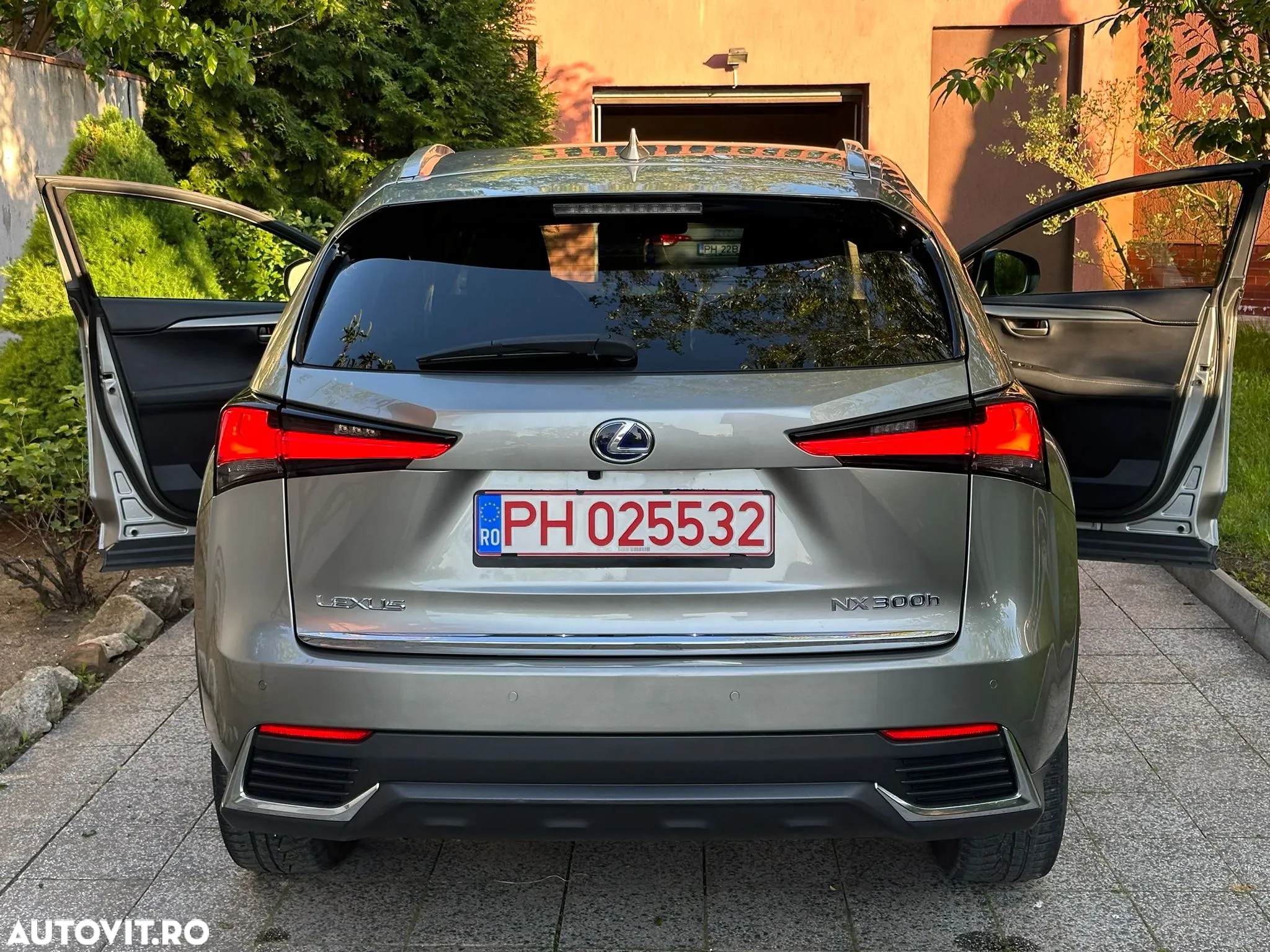 Lexus Seria NX - 2