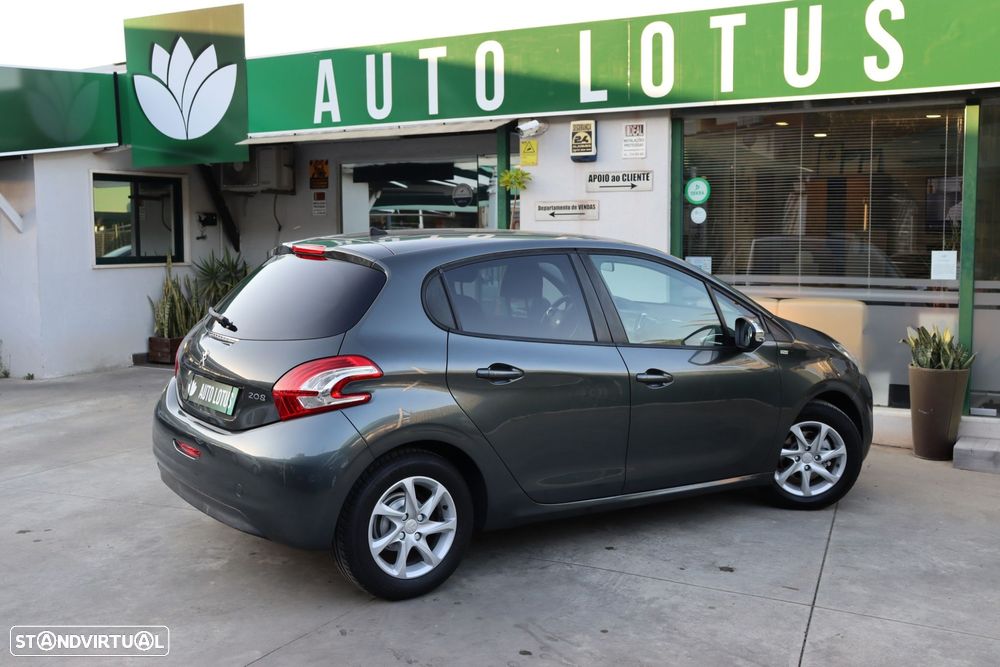 Peugeot 208 1.2 VTi SE Style - 6