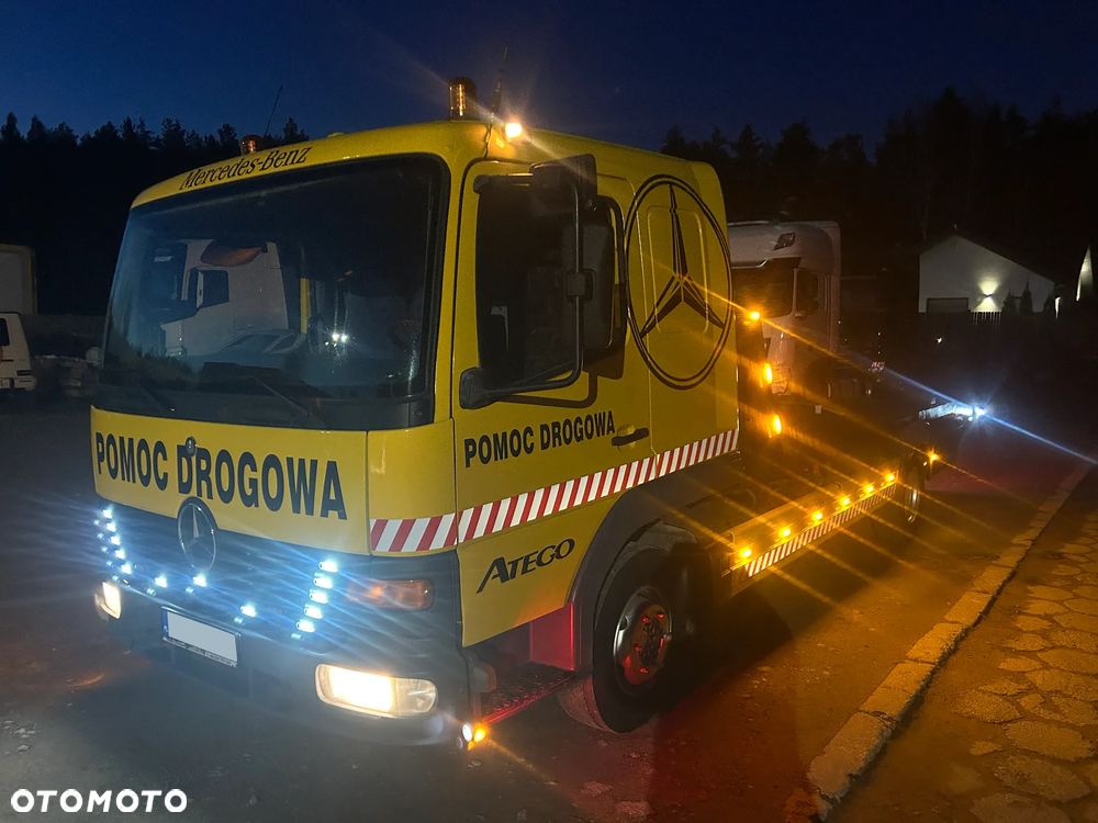 Mercedes-Benz ATEGO 815 LAWETA NA 2 AUTA / WCIĄGARKA Z PILOTEM / POMOC DROGOWA Z NAJAZDAMI / BARDZO ŁADNY STAN / OŚWIETLENIE OSTRZEGAWCZE / KABINA SYPIALNA !! - 40