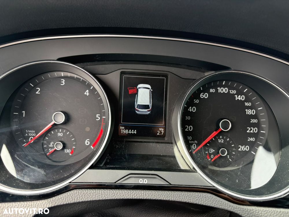Volkswagen Passat 2.0 TDI SCR DSG Comfortline - 8