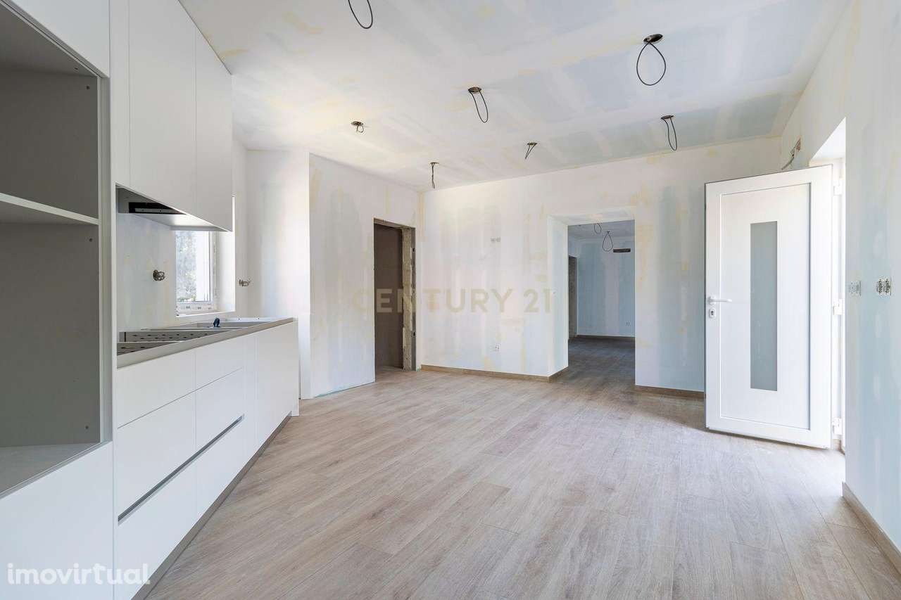 MORADIA T3 "NOVA" COM VISTA PARA A SERRA - Grande imagem: 3/27