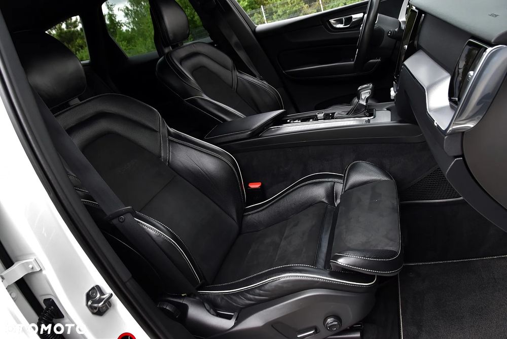 Volvo XC 60 D4 R-Design - 22