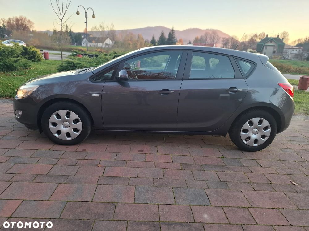 Opel Astra 1.4 Turbo 150 Jahre - 3