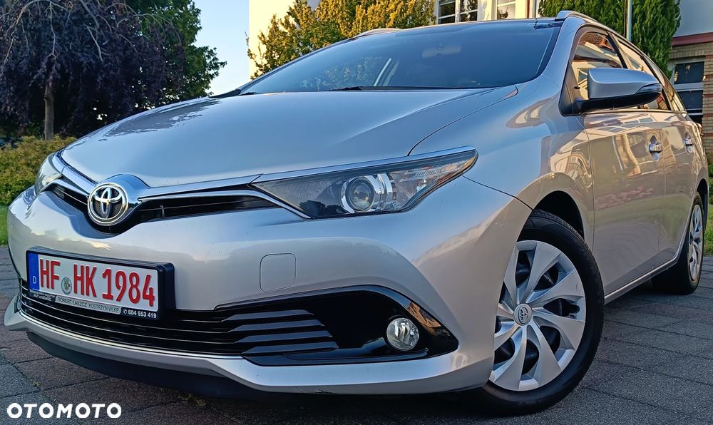Toyota Auris 1.6 D-4D Executive - 11