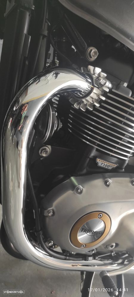 Triumph Bonneville - 11