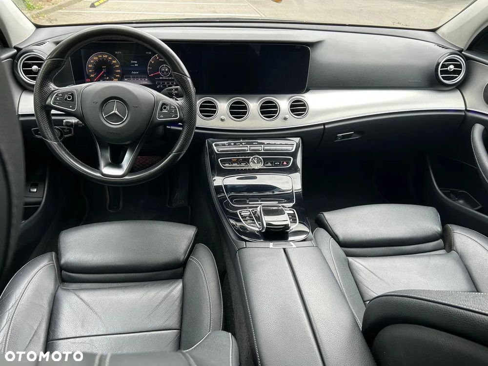 Mercedes-Benz Klasa E 400 4Matic 9G-TRONIC AMG Line - 3