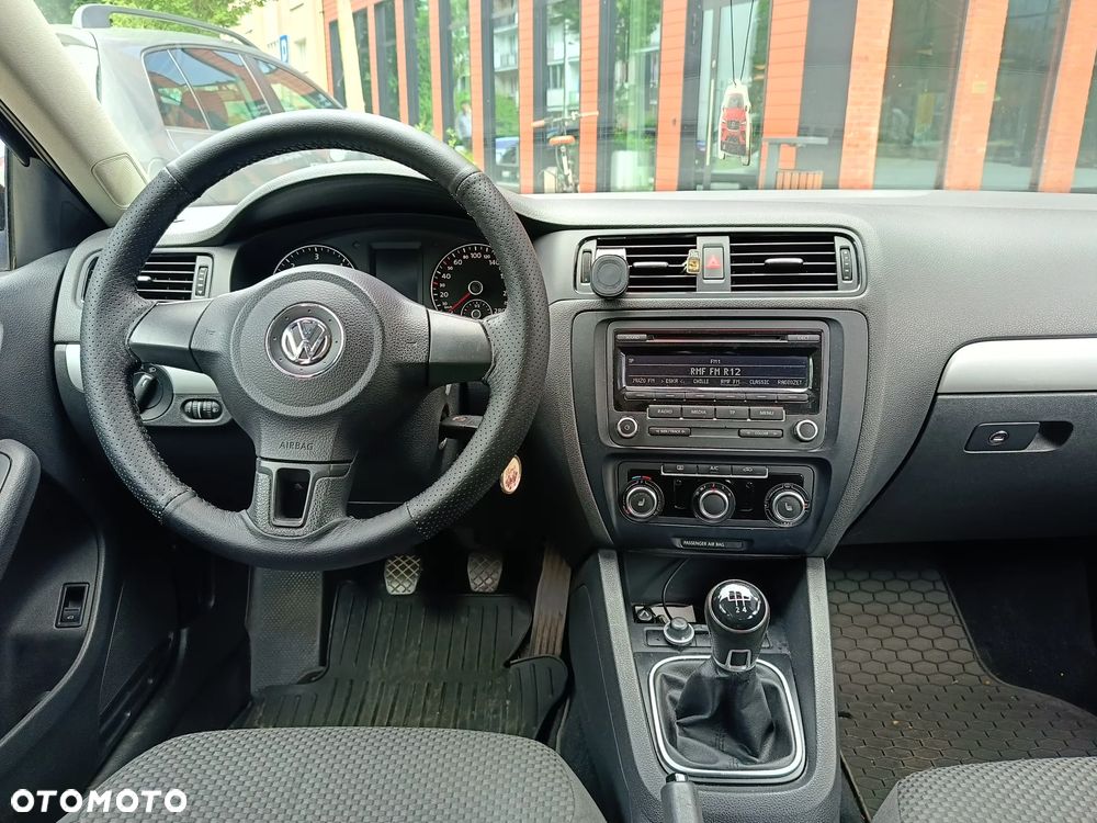 Volkswagen Jetta - 8