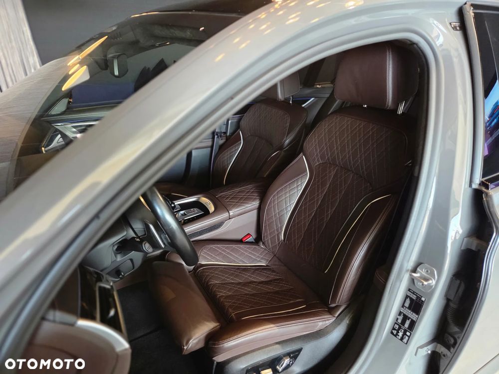 BMW Seria 7 750i xDrive sport - 8