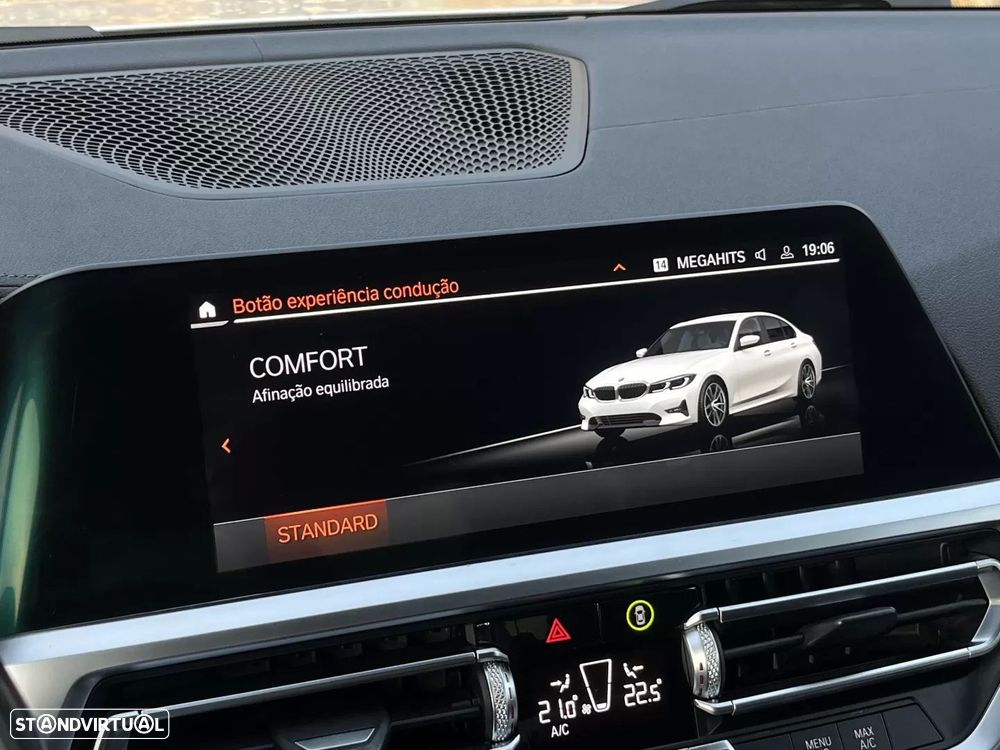 BMW 320 d Pack Desportivo M Auto - 33