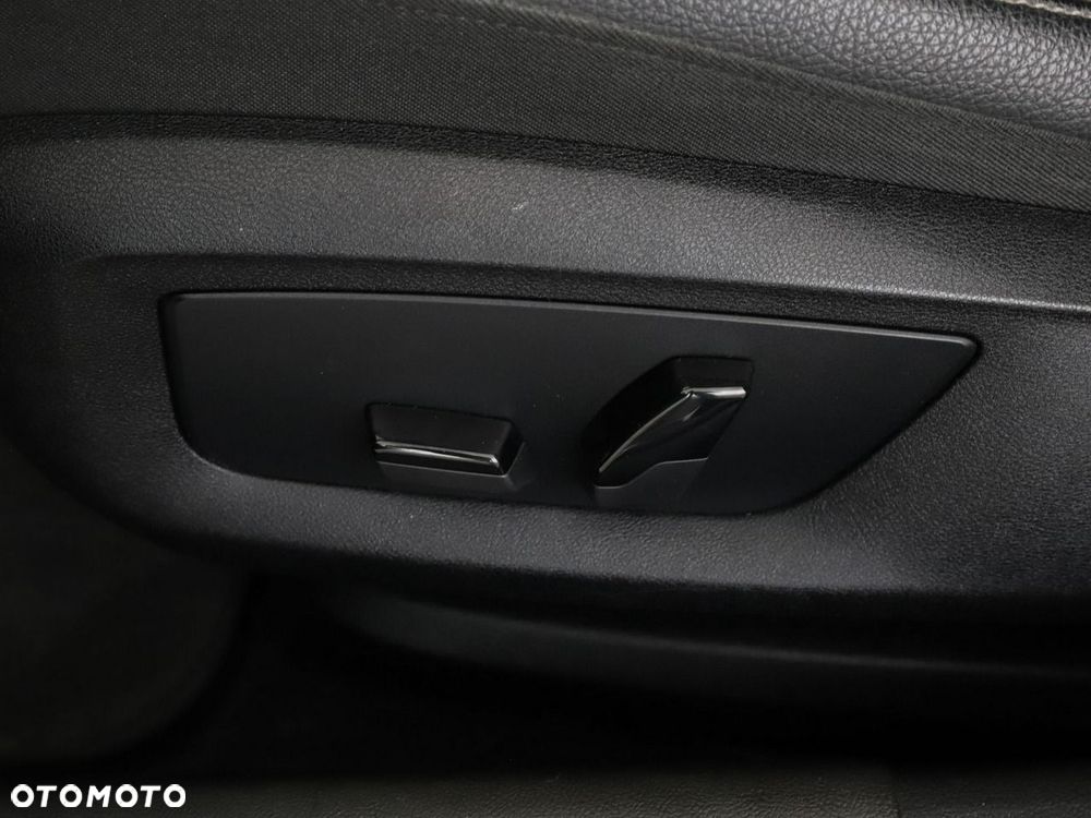 BMW Seria 5 520d - 40