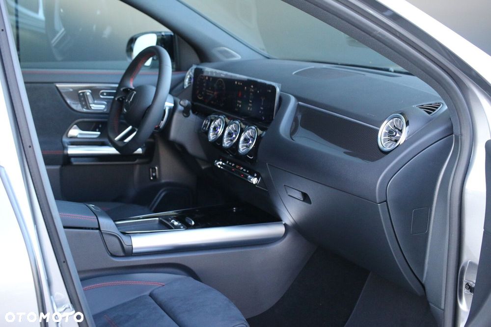 Mercedes-Benz GLA - 17