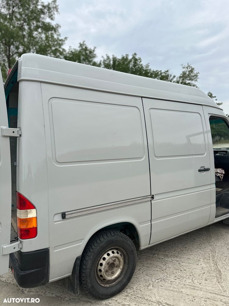 Mercedes-Benz Sprinter - 9