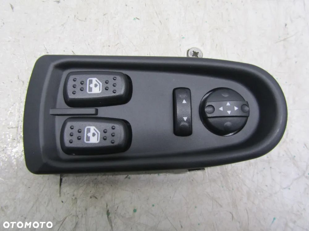 iveco daily 06-12 przełącznik sterowania szyby lewy przód - 1
