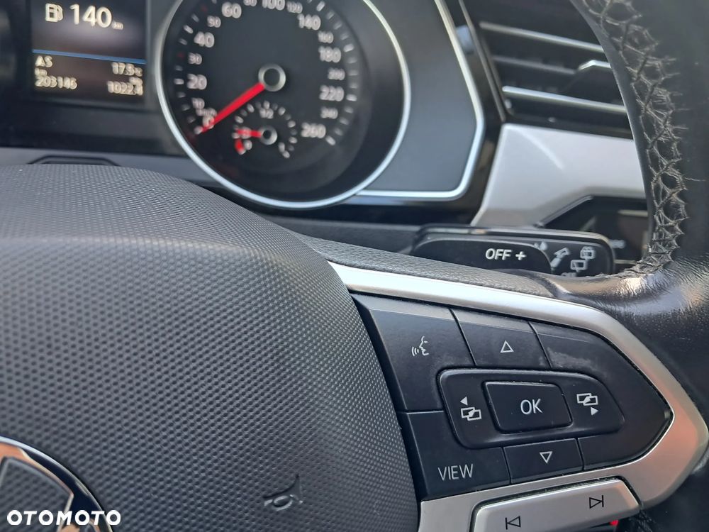 Volkswagen Passat - 24