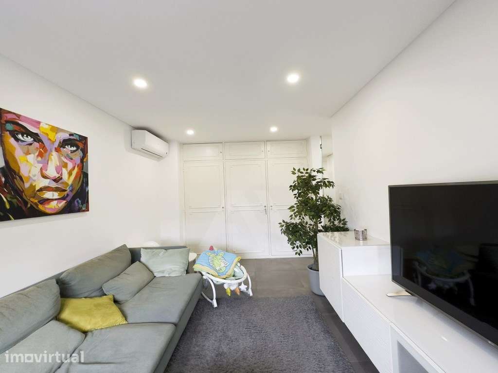 Apartamento T2 mobilado com varanda em Campo de Ourique - Grande imagem: 3/23