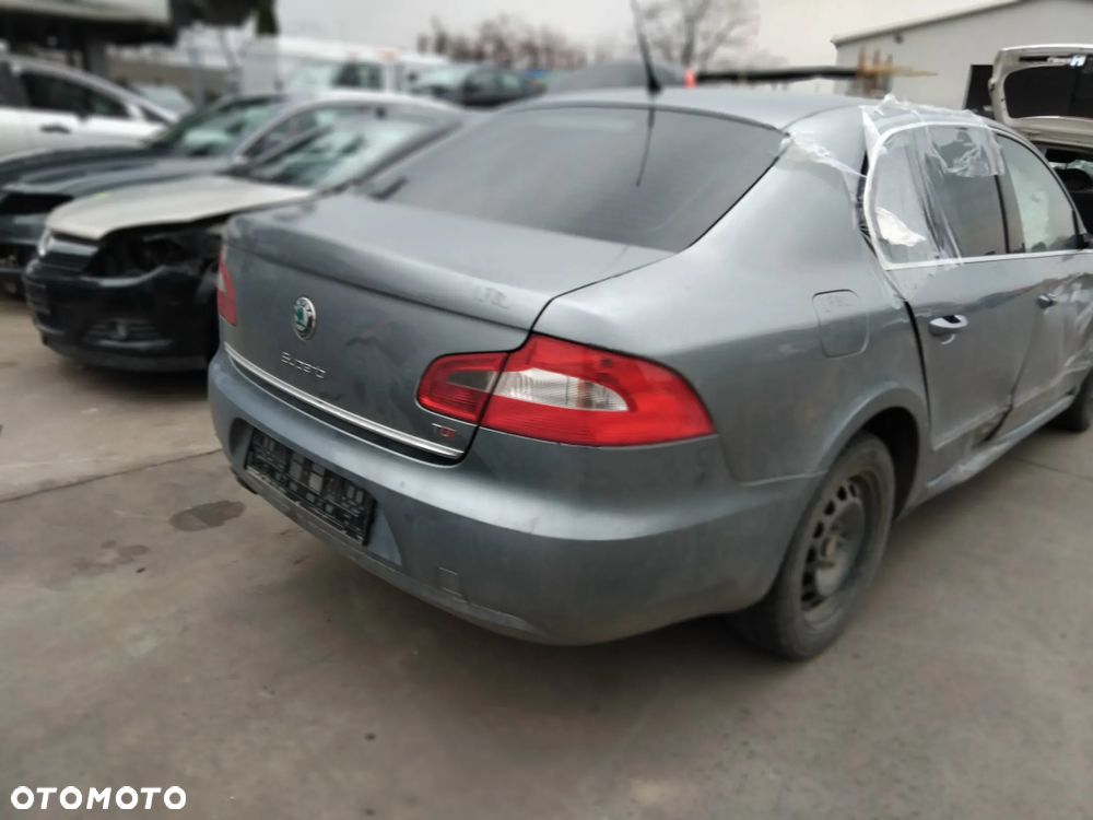 Skoda Superb 2 z silnikiem 2,0 tdi ozn. CBB i skrzynią manualną KNY lakier kod LF8L - 4
