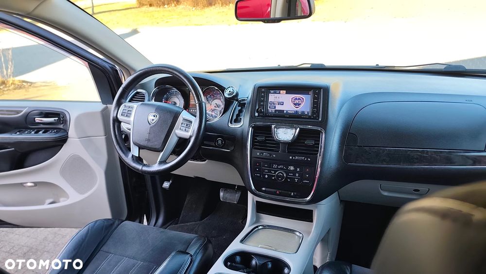 Lancia Voyager 2.8 Multijet 16v Platinum - 34