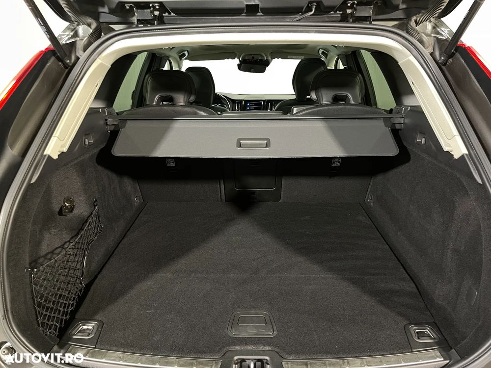 Volvo XC 60 Recharge T6 Twin Engine eAWD R-Design Expression - 13