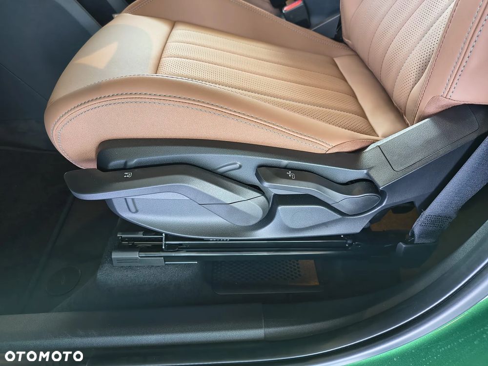 MINI Countryman C mHEV Linia Favoured - 17