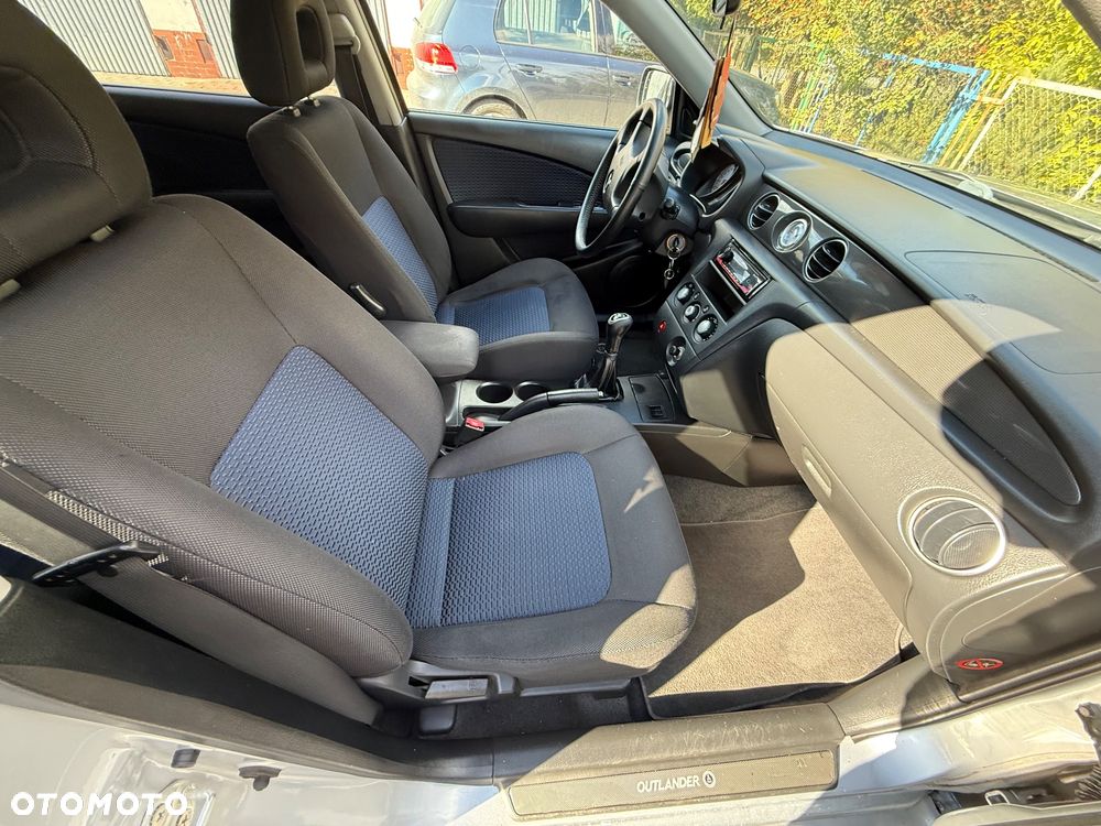 Mitsubishi Outlander - 8